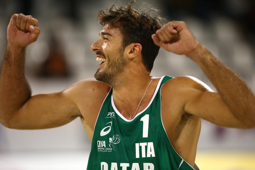 Da freut sich Alex Ranghieri. Der Volleyball-Profi auf Italien hat Arme zum Verlieben.