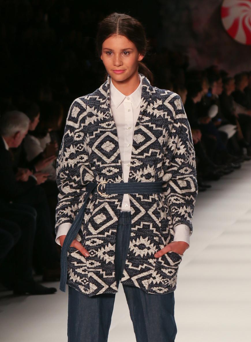 Das Model lief bei der Mercedes Benz Fashion Week mit