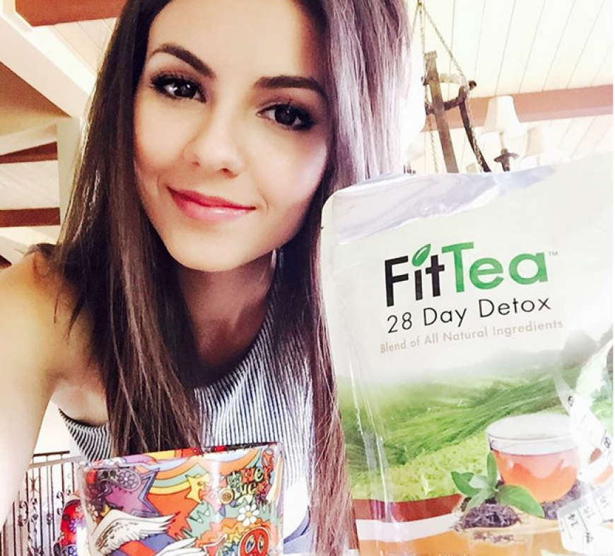 Victoria Justice trinkt FitTea...