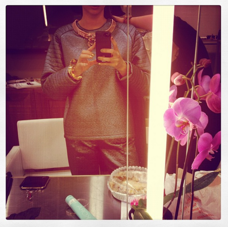 Miranda Kerr versuchte sich am 9.6.2012 an einem klassischen Mirrorselfie. Bis heute hat das Model viel dazu gelernt.