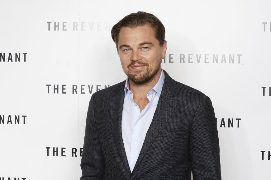 Er sieht noch dazu Hollywoodstar Leonardo DiCaprio zum Verwechseln ähnlich ...
