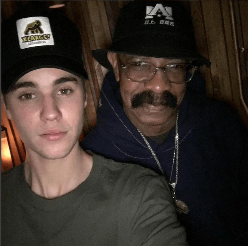 Er und Sohn Drake verstehen sich jetzt wieder. Aber falls es mal kracht, kann er sich an wertvolle Kontakte wie Justin Bieber wenden.