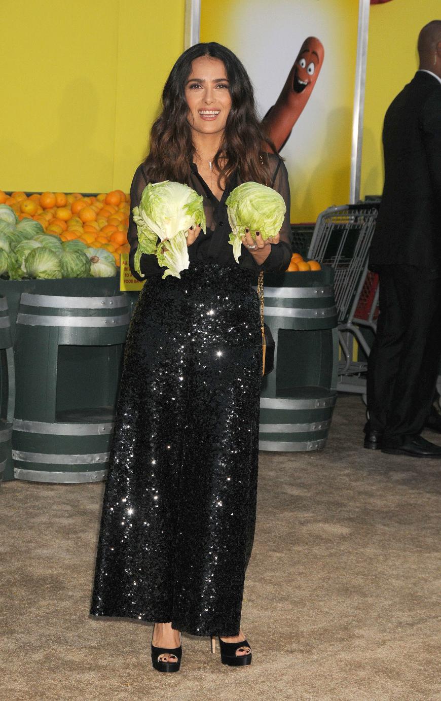 Selma Hayek hatte Spaß mit den Salatköpfen und leiht ganz nebenbei im Film Taco
