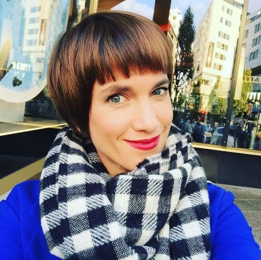 Bei Instagram überraschte Ex-GZSZ-Darstellerin Isabell Horn nun mit neuer Helmfrisur und frechem Pony.
