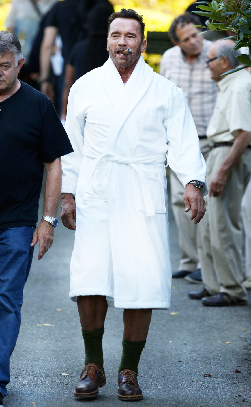 Arnold Schwarzenegger lässt es sich am Set