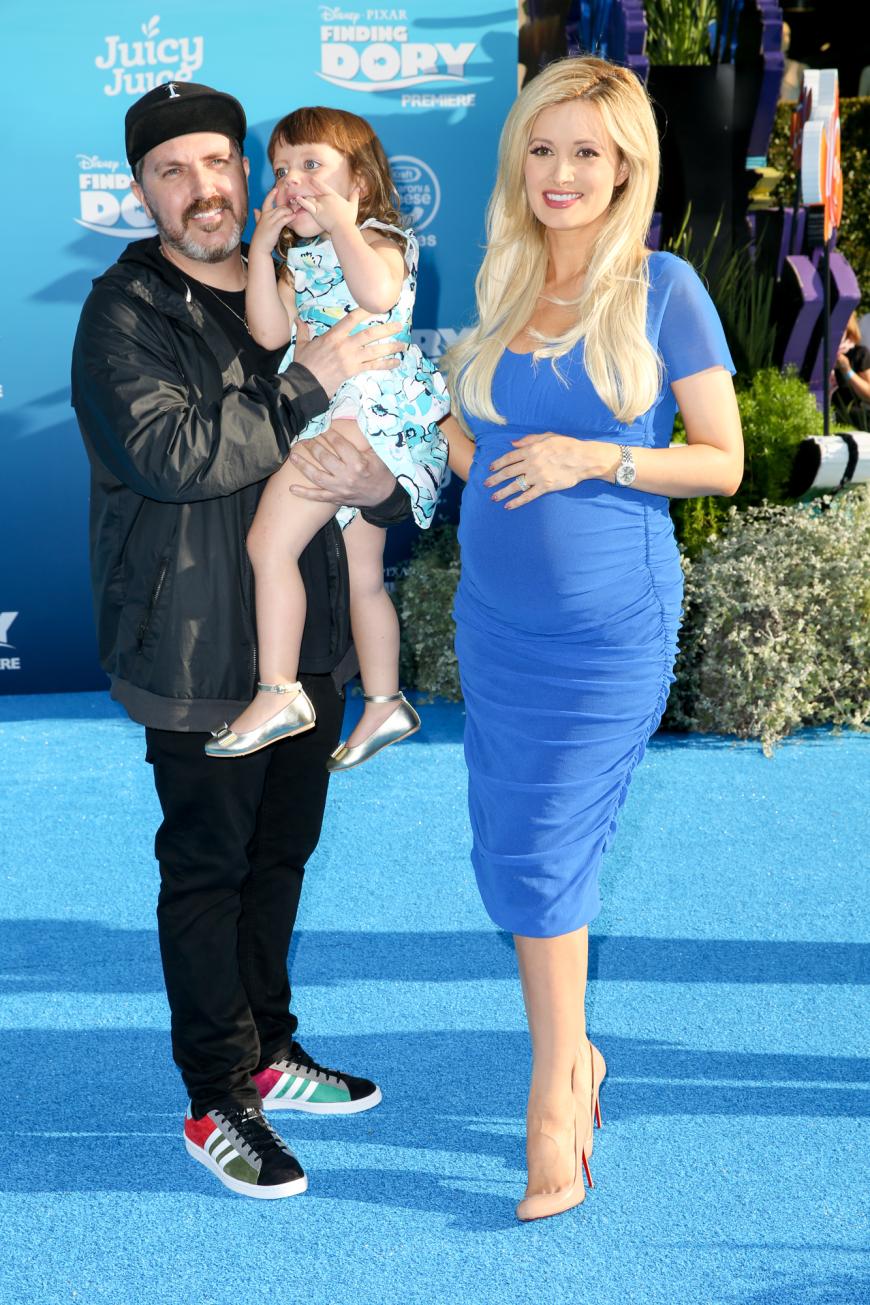 Jetzt sind Pasquale Rotella, Holly Madison und die kleine Rainbow um ein Familienmitglied reicher.