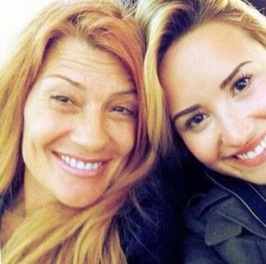 Demi Lovato und Mama Dianna Hart machten sich in einem Snapchat-Video offensichtlich über das Zika-Virus lustig.