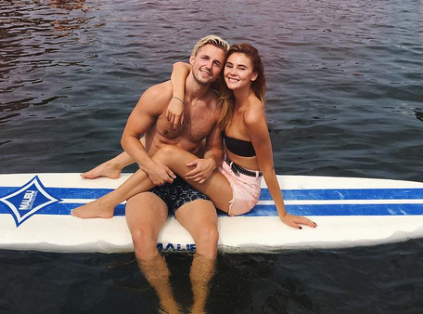 Stefanie und Marcus total verliebt beim Stand-Up-Paddling