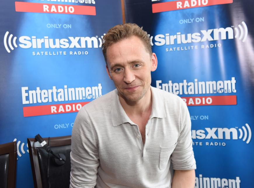 Tom Hiddleston sprach in einem Live-Chat über die Beziehung zu Taylor Swift.