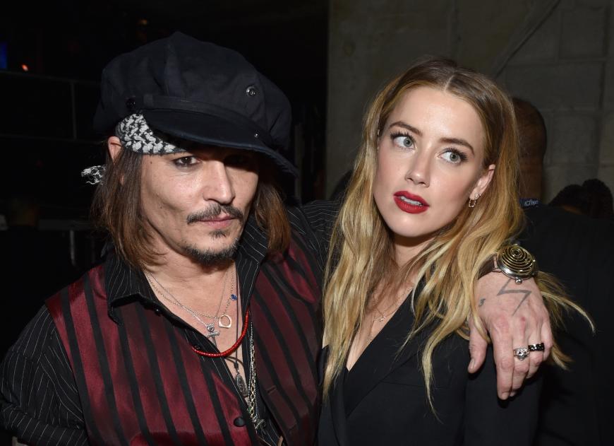 Hinter verschlossenen Türen soll es zwischen Johnny Depp und Amber Heard zu heftigen Auseinandersetzungen gekommen sein.