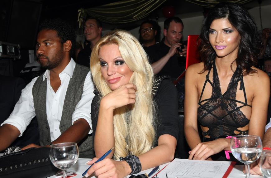 Gina-Lisa Lohfink und Micaela Schäfer im September 2012 in der Jury der