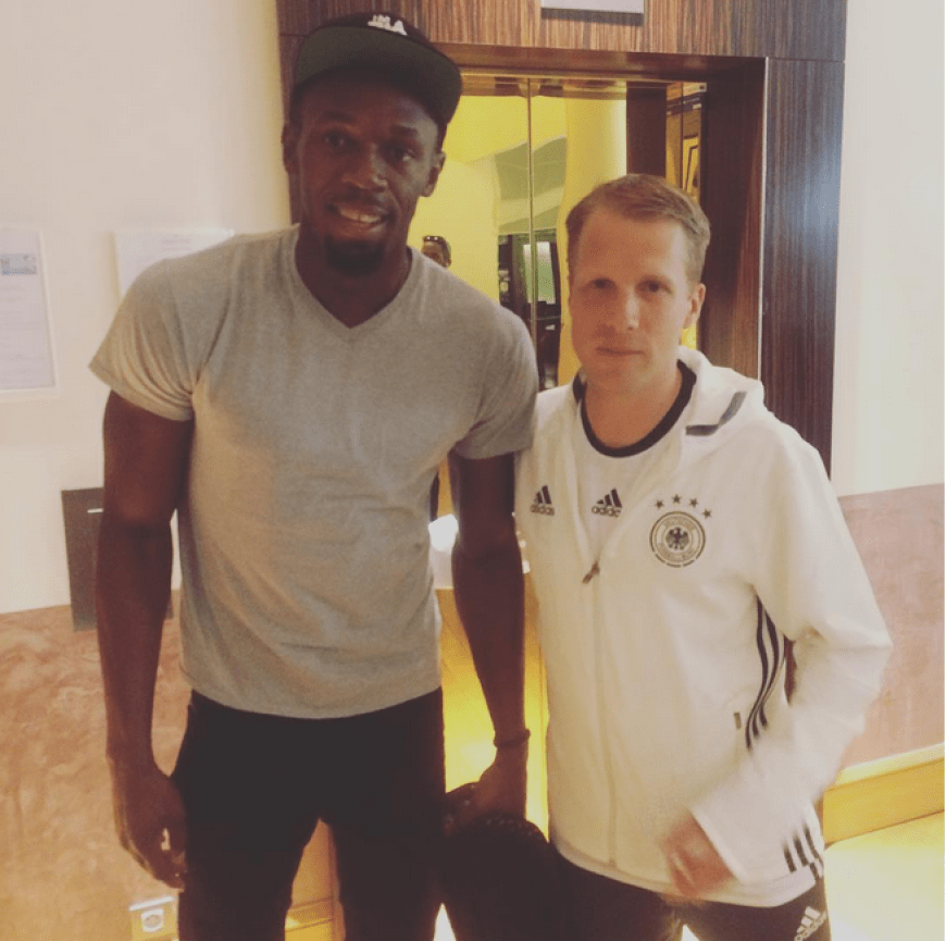 Oliver Pocher ganz klein im Vergleich zu Sprinter-Legende Usian Bolt.