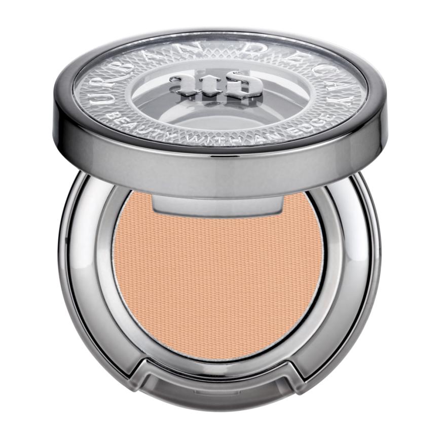 HELLT AUF „Eyeshadow“ von Urban Decay, in „ABC Gum“, ca. 18 Euro