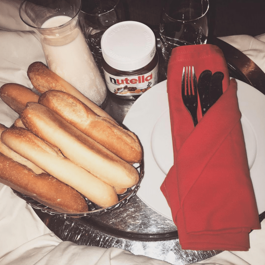 Als kleiner Mitternachtssnack wird Nutella und frische Milch aufgetischt. Mhh ...