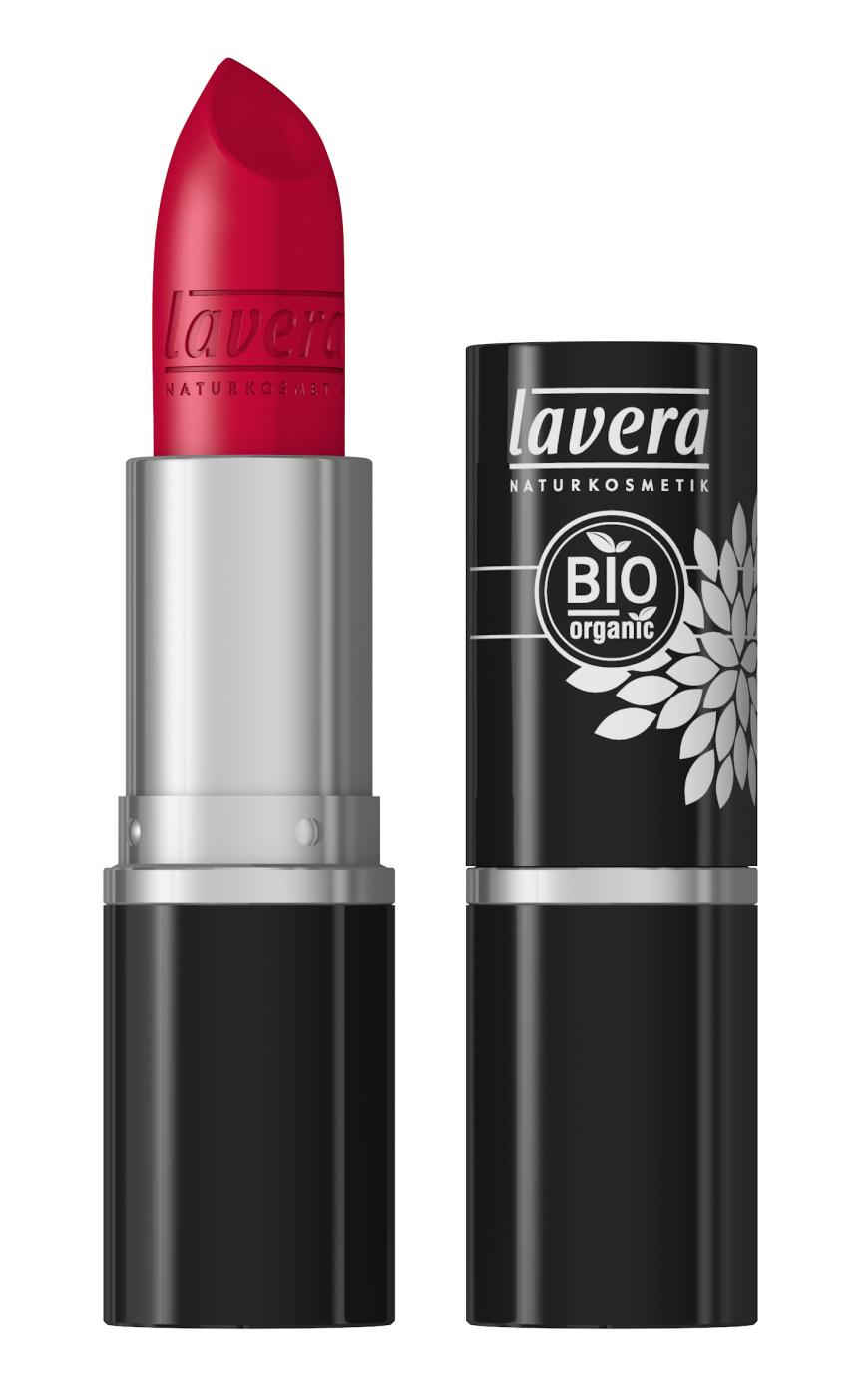 Rot ist der Hingucker: „Beautiful Lips Colour Intense“ von Lavera, in „Timeless Red“, ca. 5 Euro
