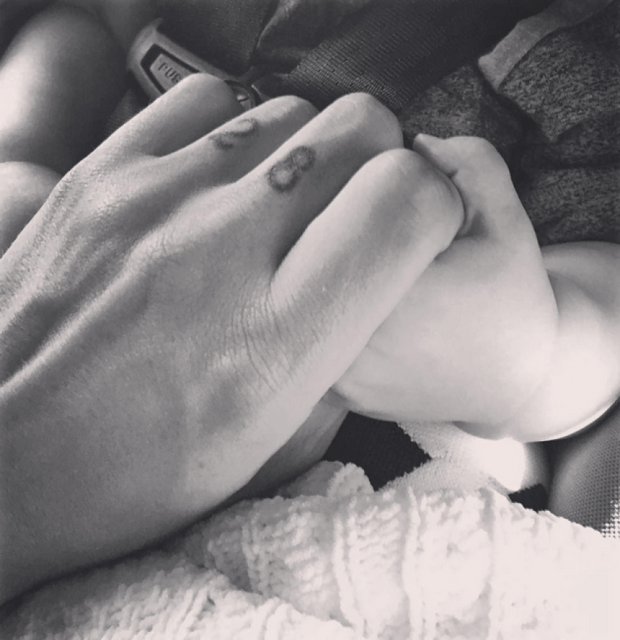 Der stolze Vater Louis postet immer wieder süße Schnappschüsse mit Freddie.