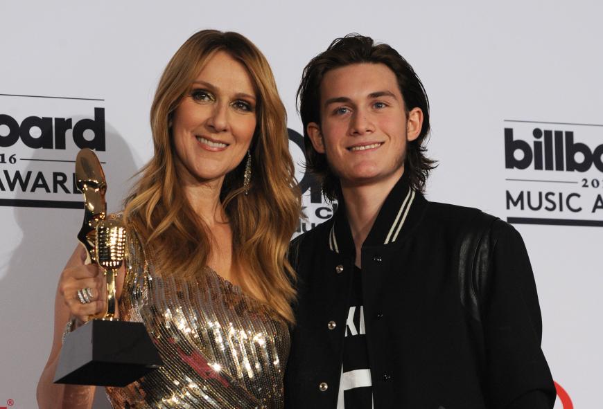 Gerade erst schienen Celine Dion und ihre Kinder (hier Sohn René-Charles) aufatmen zu können, da trifft sie der nächste Schicksalsschlag.