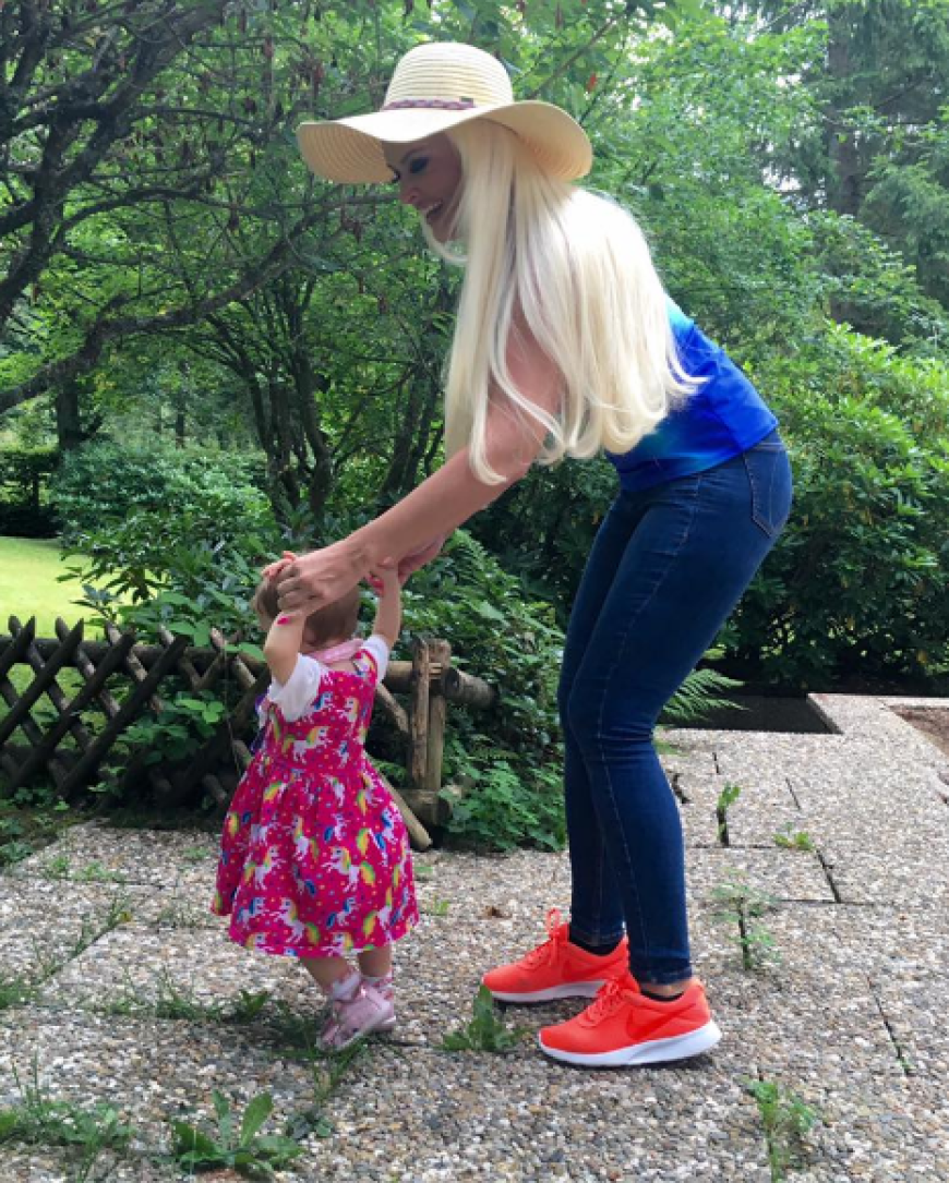 Stolze Mama: Daniela Katzenberger mit ihrer Sophia.