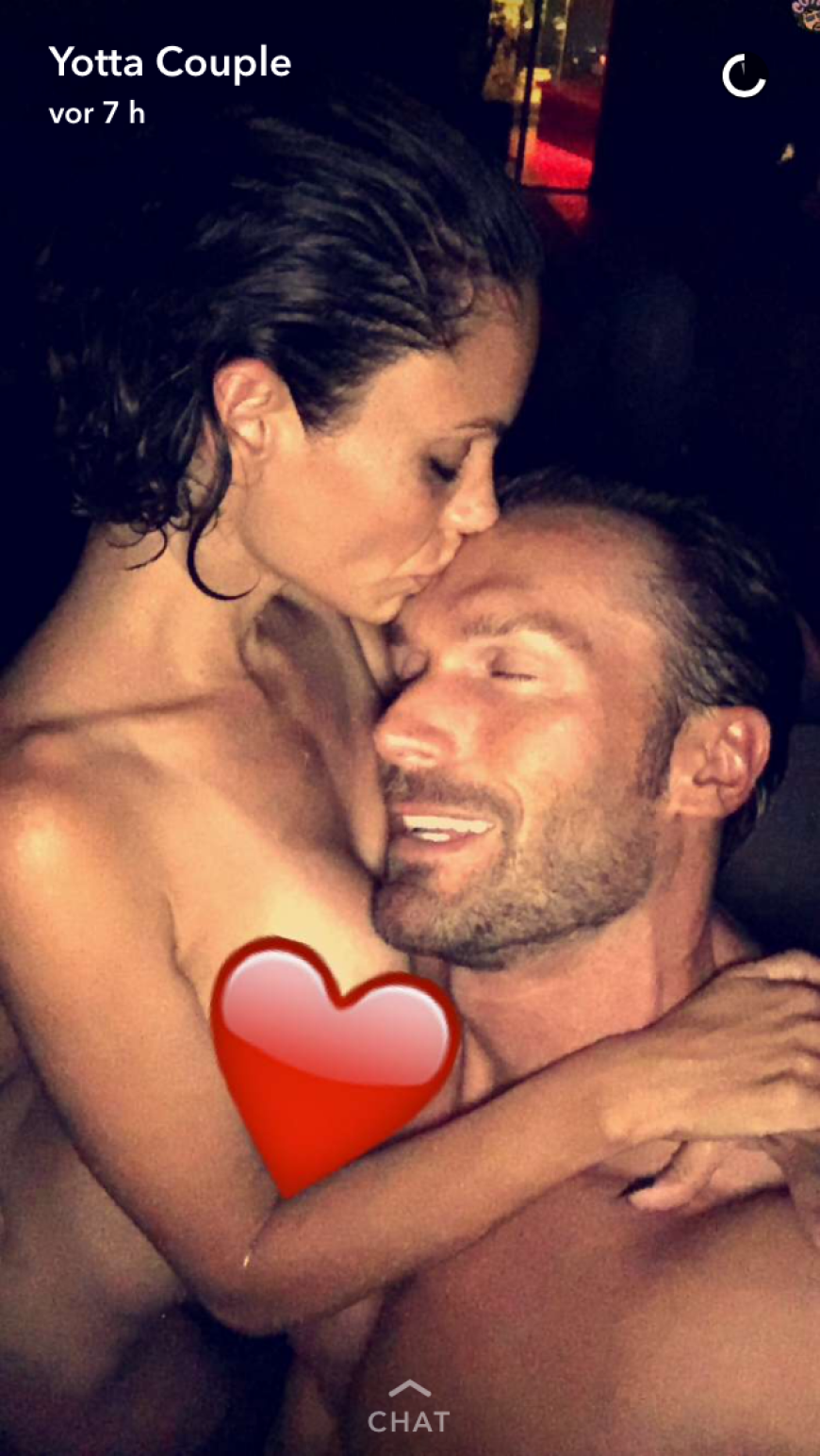 Bastian und seine Sandra zeigten sich splitterfasernackt im gemeinsamen Whirlpool.