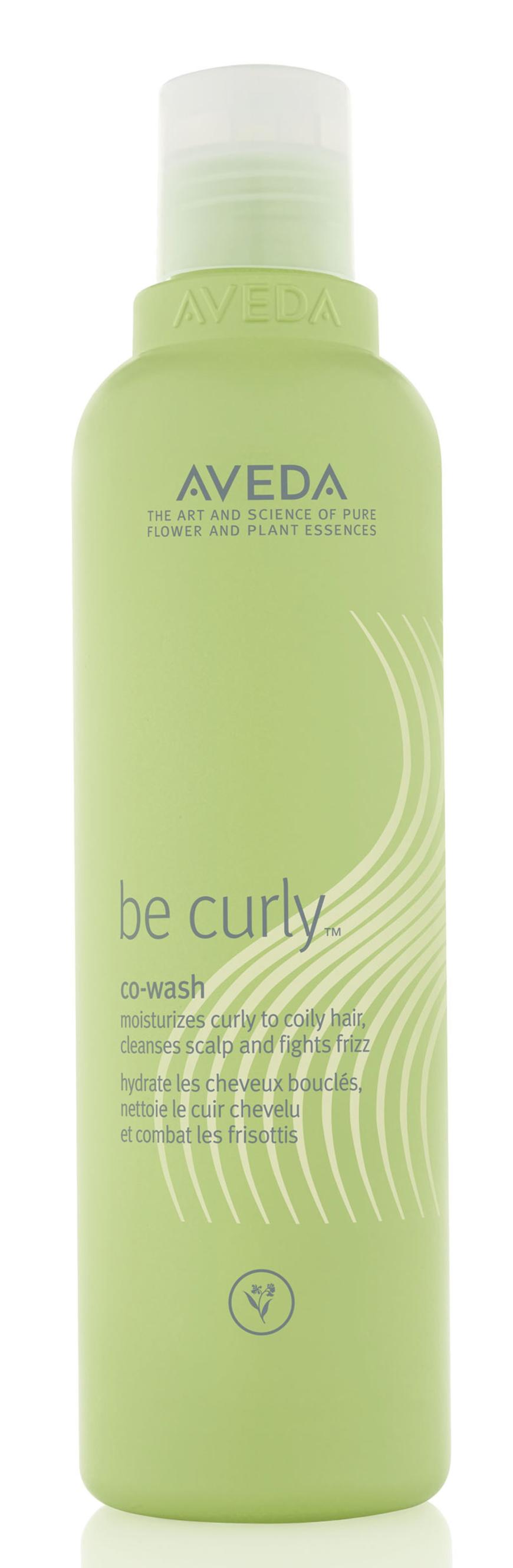 Co-Washing: ANTI-FRIZZ „Be Curly Co-Wash“ von Aveda, ca. 26 Euro, beim Friseur