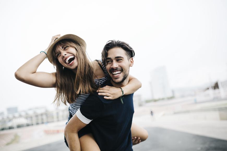 Keine aufregende Kennenlerngeschichte zu erzählen? Macht gar nichts, denn Online-Liebe soll angeblich länger halten.