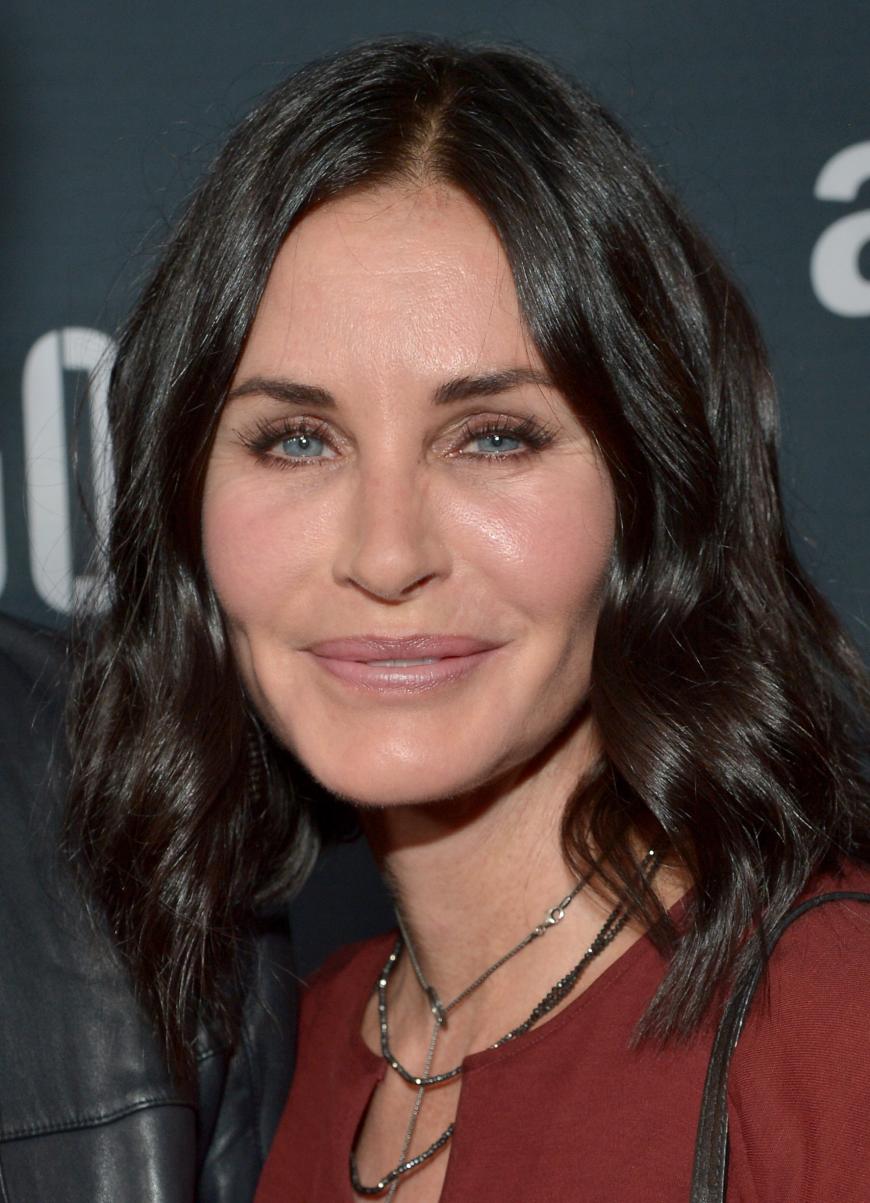Vergangenes Jahr schockierte Courteney Cox mit einem maskenhaften Gesicht.