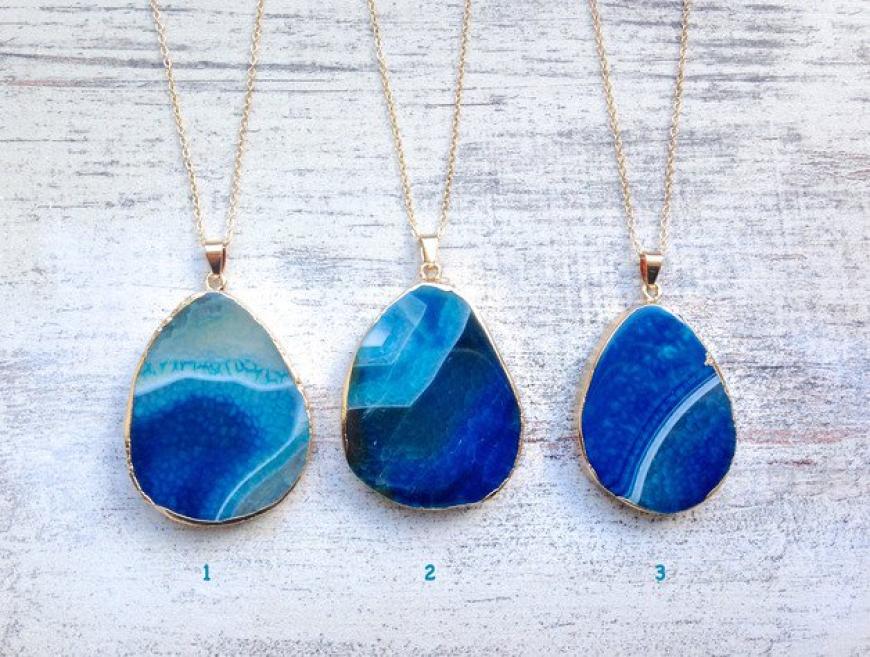 Wir lieben den zauberhaften Schmuck von MiMaMeise! Besonders in die tiefblauen Achat-Anhänger