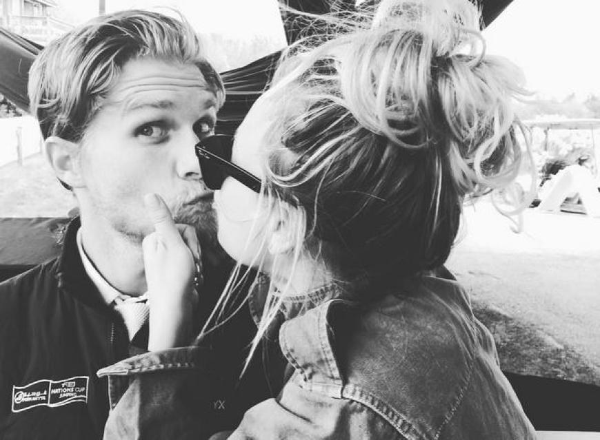 Nach der gescheiterten Ehe mit Tennis-Profi Ryan Sweeting, ist Kaley Cuoco nun glücklich mit Karl Cook.