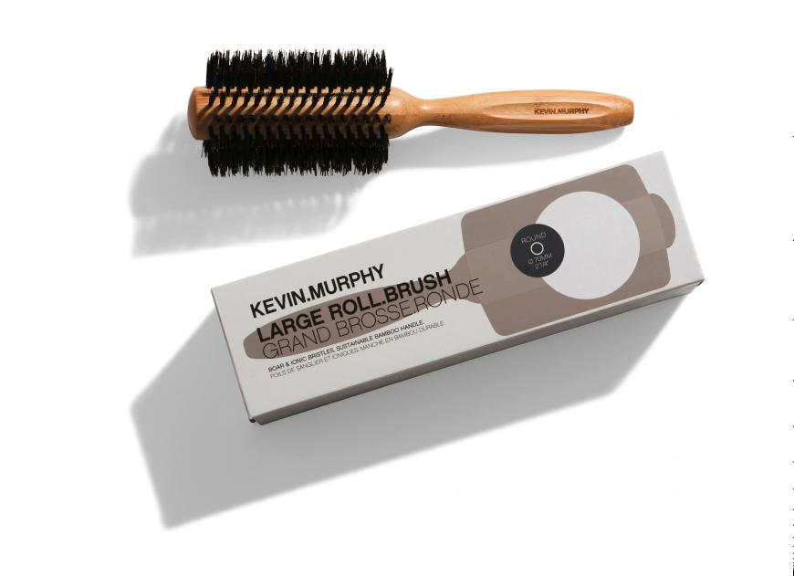 Für Wellen Große Rundbürste von Kevin Murphy, ca. 40 Euro, beim Friseur