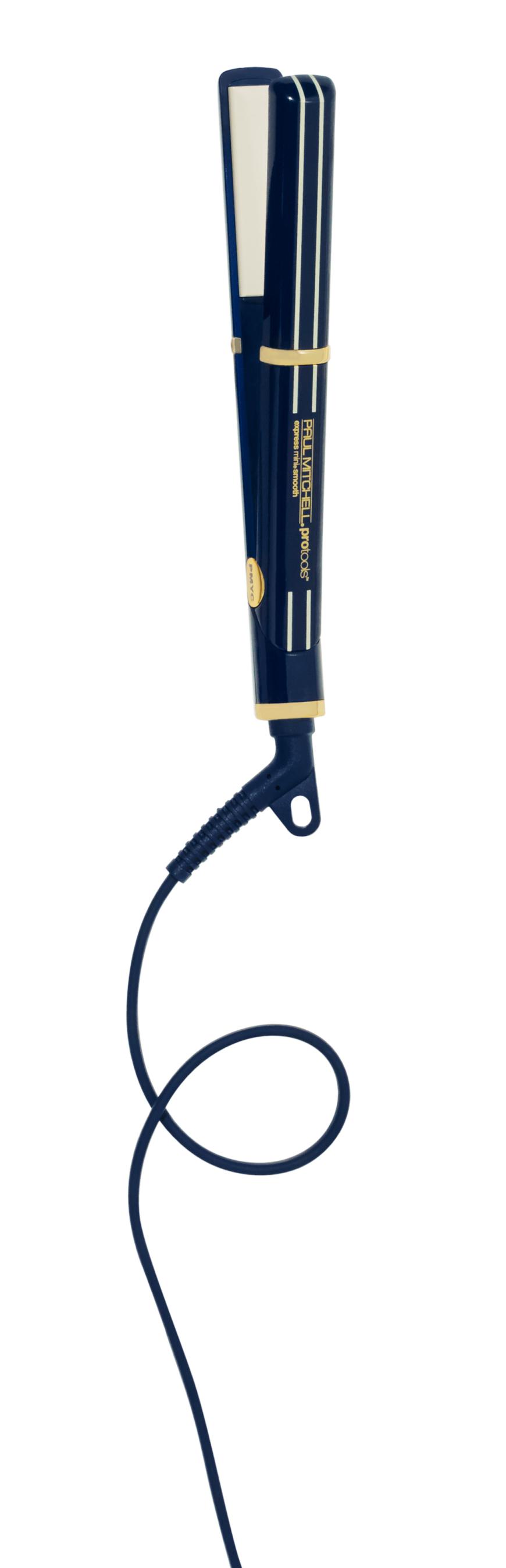 Glättet oder wellt „Express Mini Smooth Nautical“-Glätteisen von Paul Mitchell, ca. 44 Euro, beim Friseur
