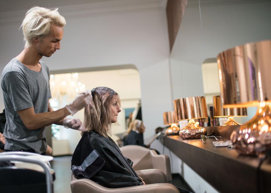 Mit Extensions von Hairtalk pimpt Starfriseur Florian Valenti die Prinzessin.