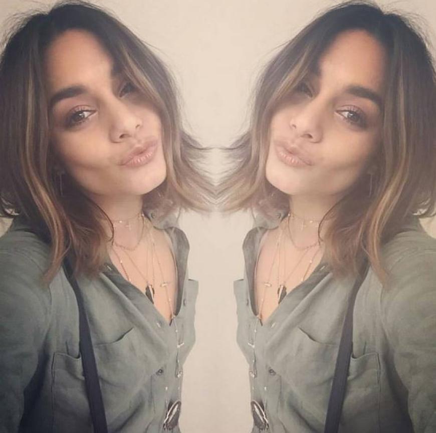 ... und trägt jetzt einen frechen Long Bob mit goldblonden Highlights.