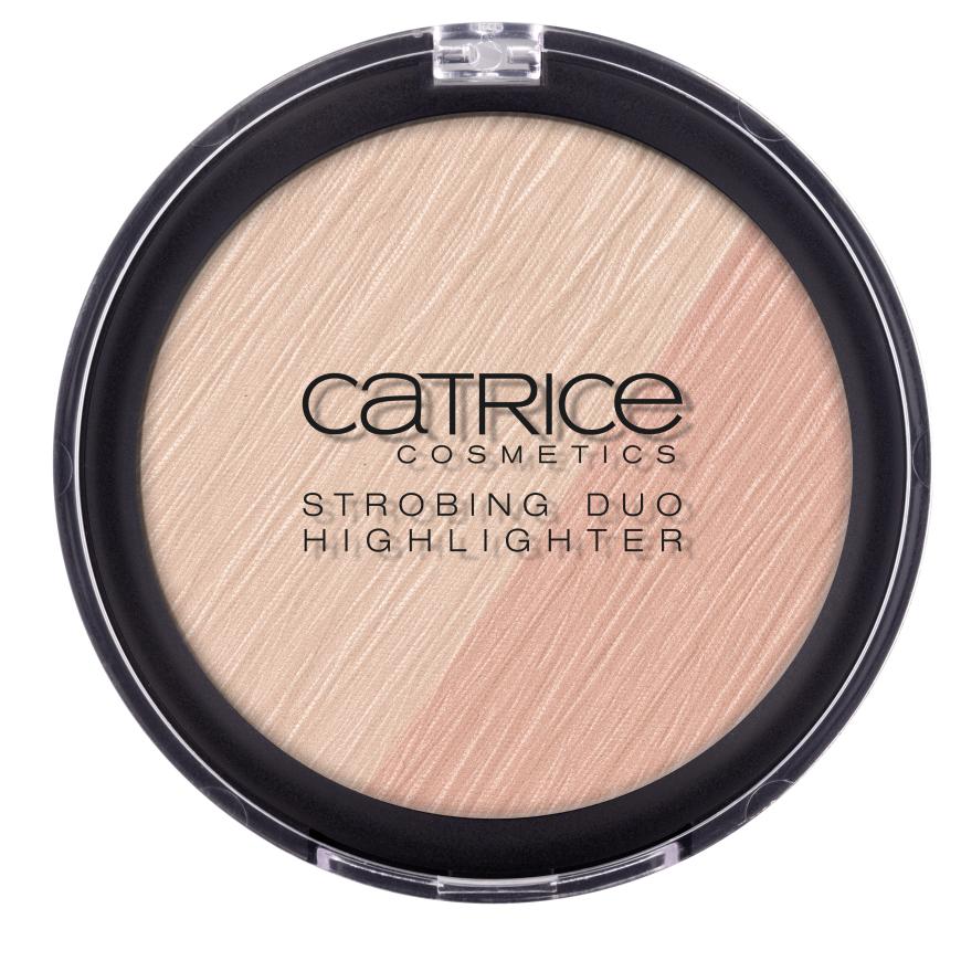 Für Highlights auf den höchsten Punkt der Wangen stäuben: „Strobing Duo Highlighter“ von Catrice, ca. 5 Euro