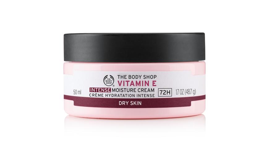 SCHÜTZT „Vitamin E Intense Moisture Cream“-Gesichtspflege von The Body Shop, ca. 18 Euro