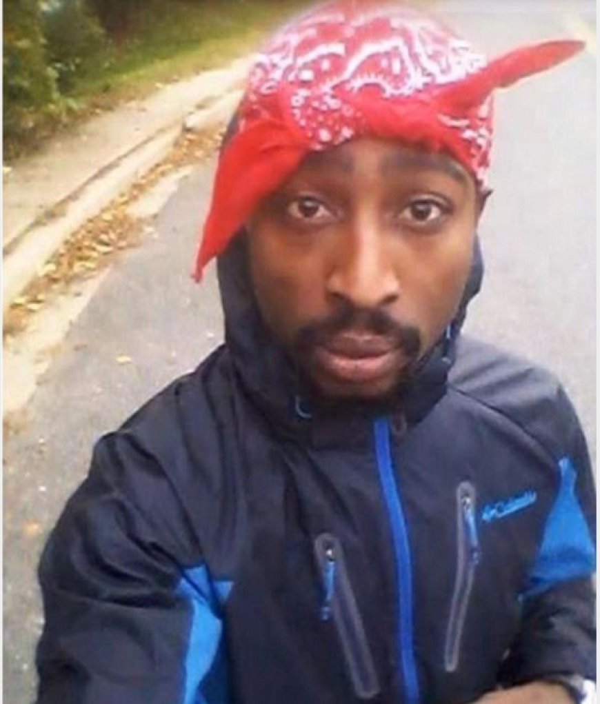 OMG, ist da Tupac?! Dieses Selfie sorgt gerade für Aufregung. Könnte es sein, dass der Rapper noch am Leben ist?