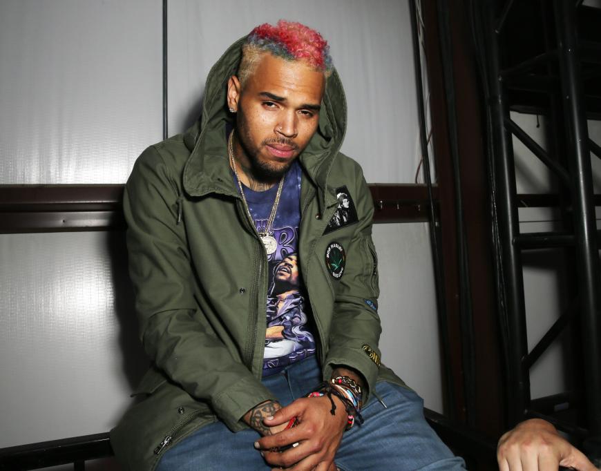 Chris Brown soll erneut eine Frau bedroht haben.