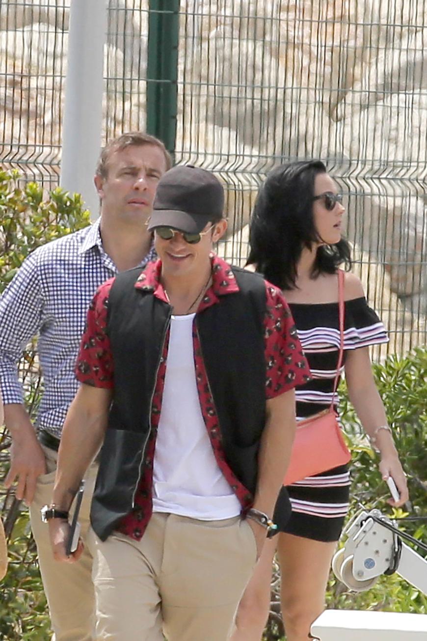 Orlando und Katy Perry wurden beim Stand-Up-Paddling von Paparazzi erwischt.