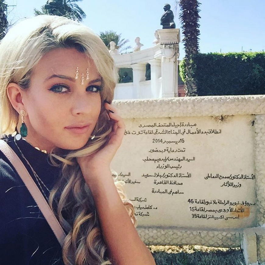 Baylee Curran behauptet, Chris Brown habe sie auf seinem Anwesen mit einer Waffe bedroht. Nun tauchte eine SMS auf, die das Gegenteil beweisen könnte.