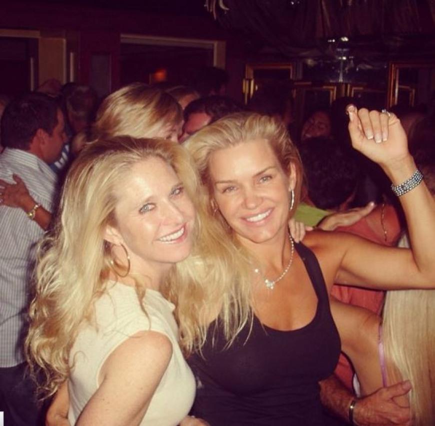 Bellas Patentante Ellie O'Connell (l.) verstarb nach langer Krankheit an ALS.