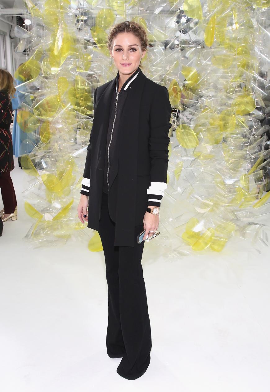 17. Februar 2016 - Michael Kors Herbst 2016 Show - New York Fashion Week: Auch Longblazer und Bomberjacke weiß die US-Beauty gekonnt zu kombinieren.