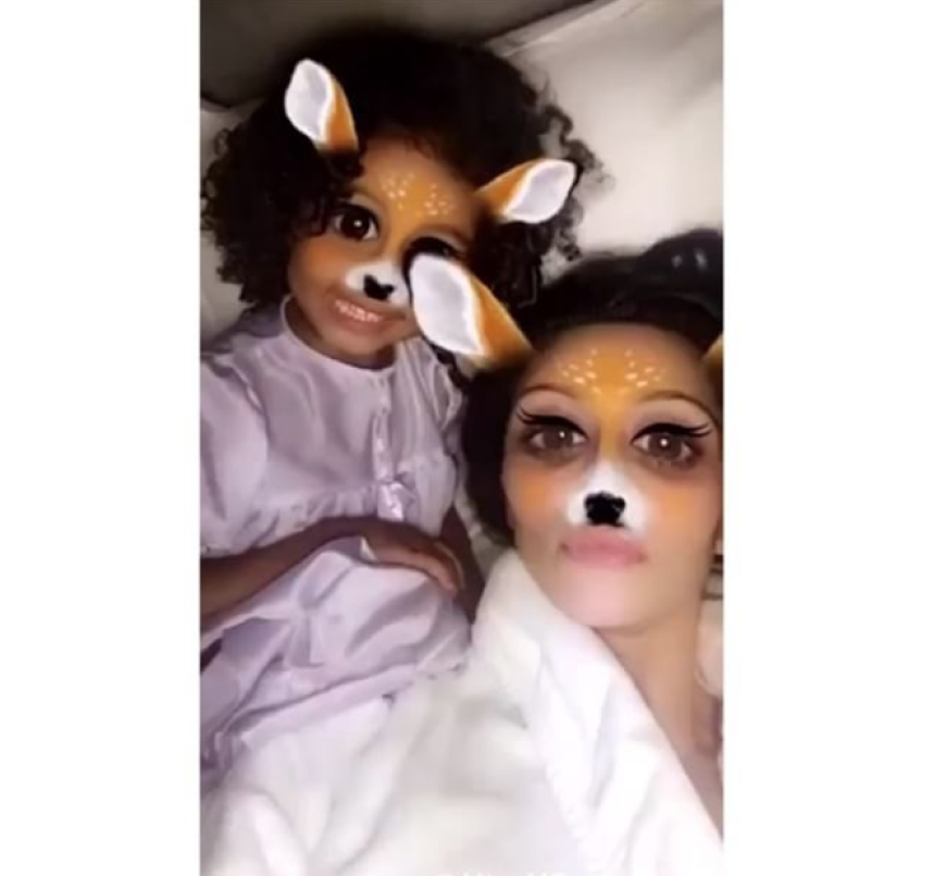 North West posiert dank Snapchatfilter mit Mama Kim Kardashian als süßes Rehkitz. Aww!