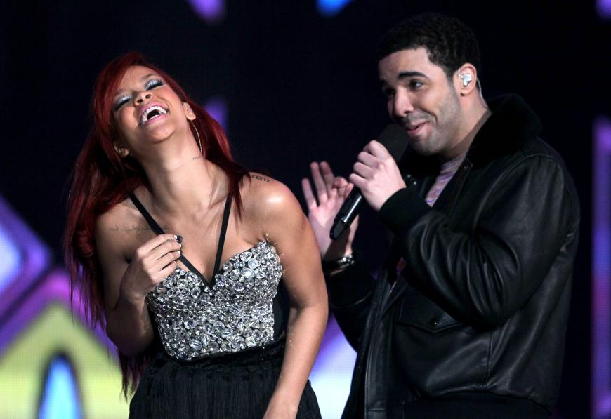 Seit Drake 22 Jahre alt ist, ist er in sie verliebt. Nach sieben Jahren hat er jetzt wohl endlich ihr Herz erobert!