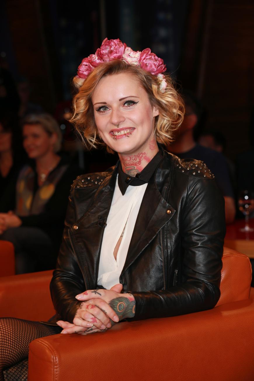 Jennifer Weist, Frontfrau der Band Jennifer Rostock, wehrt sich jetzt gegen Drohungen der AfD-Anhänger. Bei YouTube hatte die Band Jennifer Rostock den Song „Wähl die AfD