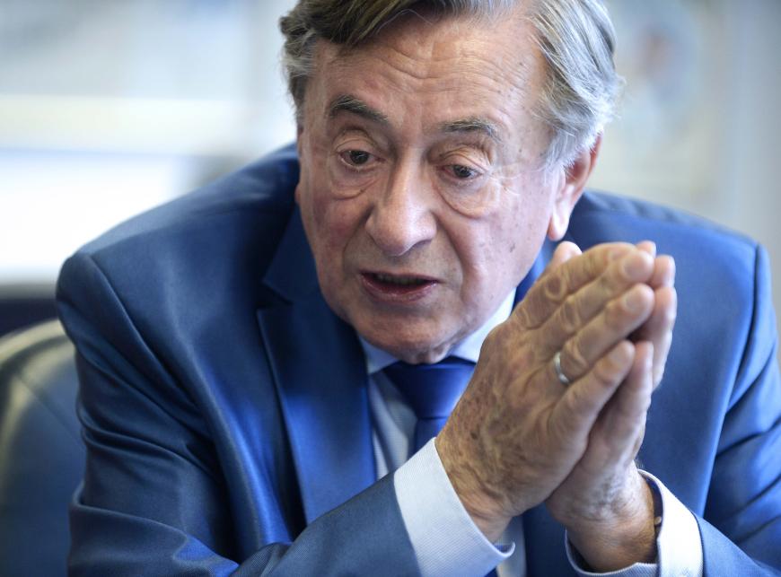 Richard Lugner verurteilt die Teilnahme seiner Frau bei