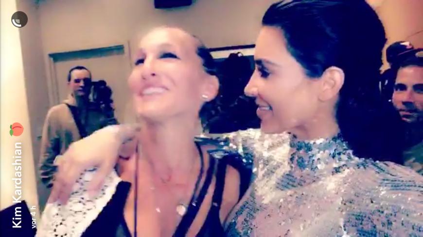 Sarah Jessica Parker und Kim Kardashian giggeln auf Snapchat.