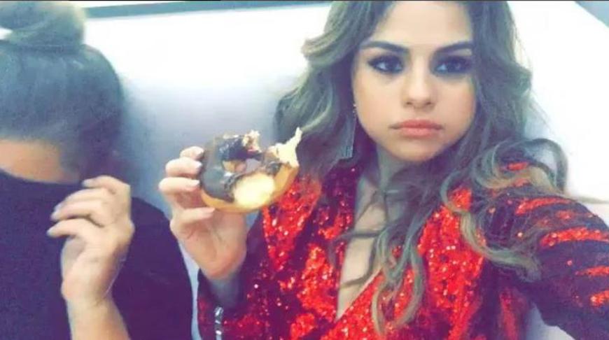 Selena Gomez habe gleichzeitig zu den Drogen