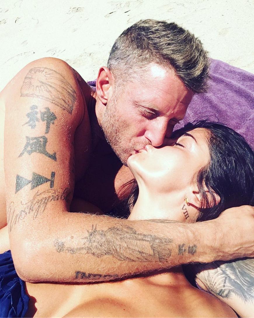 Shermine Shahrivar und Lapo Elkann machten eine große Instagram-Show aus ihrer Liebe. Über Geld mussten sie sich keine Sorgen machen: Der Enkel von Giovannii Agnelli ist angeblich 5,3 Milliarden Euro schwer.