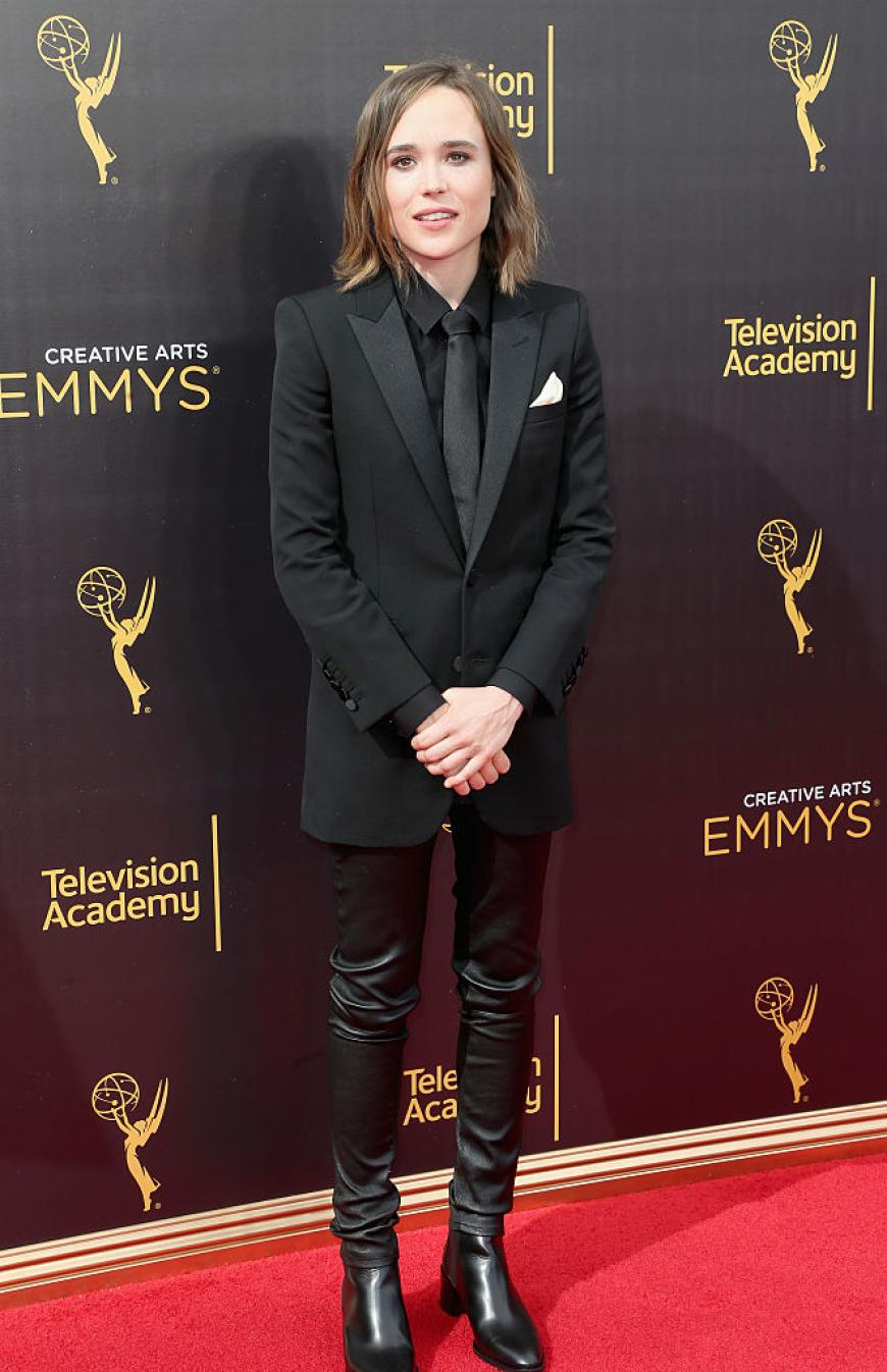 Ellen Page setzte auf ihren Signature-Look aus Lederskinny und Oversize-Blazer. Für den schicken Anlass kombinierte sie dazu Hemd und Krawatte.