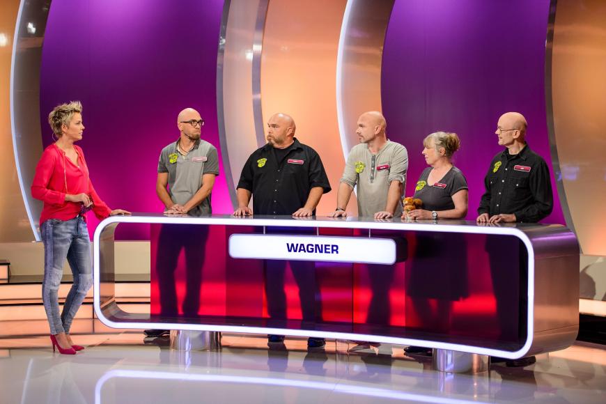 Inka Bause moderiert auf RTLplus täglich von 19.25 bis 20.15 Uhr das