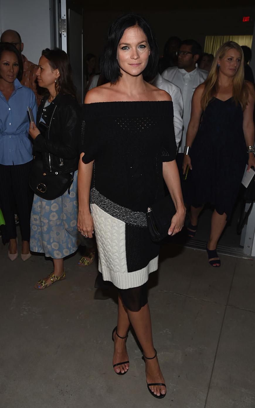 Leigh Lezark hielt bei Prabal Gurung stolz ihren Babybauch in die Kameras der wartenden Fotografen.